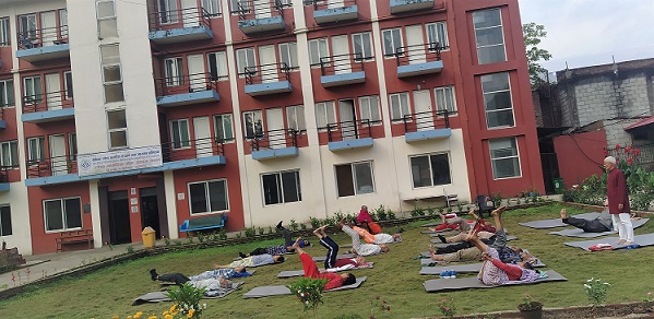 देवीघाट ज्येष्ठ नागरिक संरक्षण तथा अध्ययन प्रतिष्ठानमा योगाभ्यास