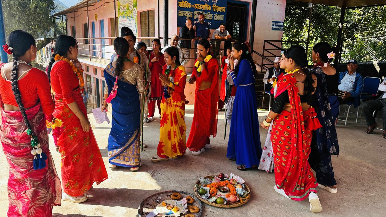 विद्यालयस्तरीय देउसीभैलो प्रतियोगिता