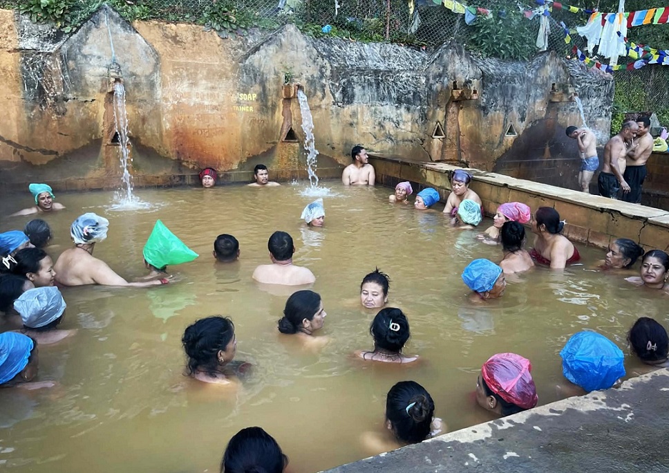 १० वर्षपछि फर्कियो तातोपानीको मूल