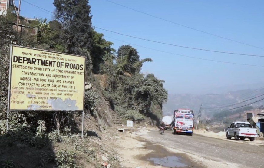 नेपालको लाइफलाइन पृथ्वी राजमार्ग स्तरोन्नतिमा धार्के बजार र बन्छेटार खण्डमा विद्युतीय खम्बा बाधक