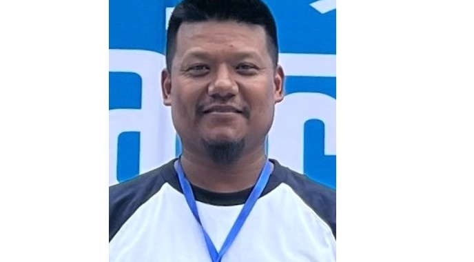 किताबमाथि कसले के लेखे………………