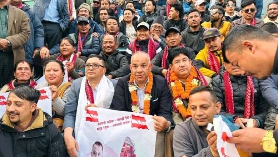 एमाले नेता ढकालसहित ७८ जना काङ्ग्रेस प्रवेश