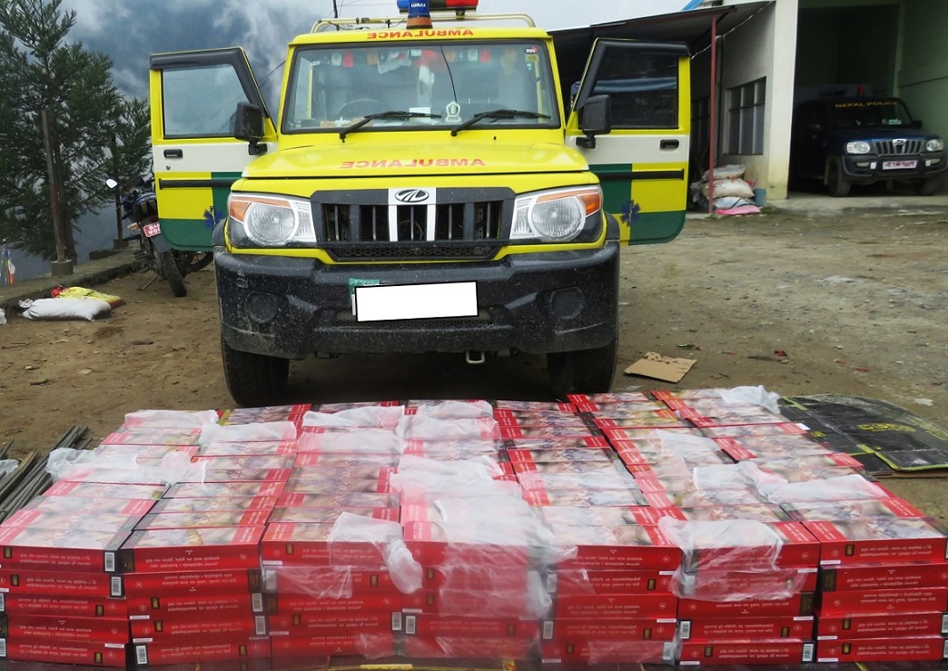 एम्बुलेन्सबाट रू.७० लाख ९२ हजारको चिनियाँ चुरोटसहित चारजना नियन्त्रणमा