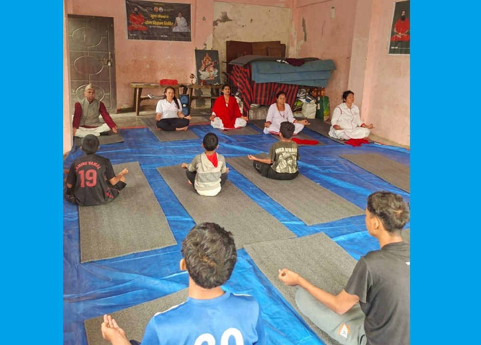 जनजाति आश्रममा योगकक्षा सञ्चालन