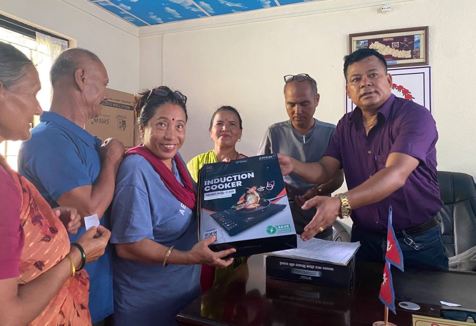 सत्तरी प्रतिशत अनुदानमा विदुर-२ ले ६ सय र ५ ले ५ सय विद्युतीय चुलो वितरण गरे