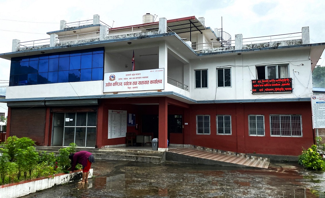 एक वर्षमा उद्योग-वाणिज्य दर्ता ३२६