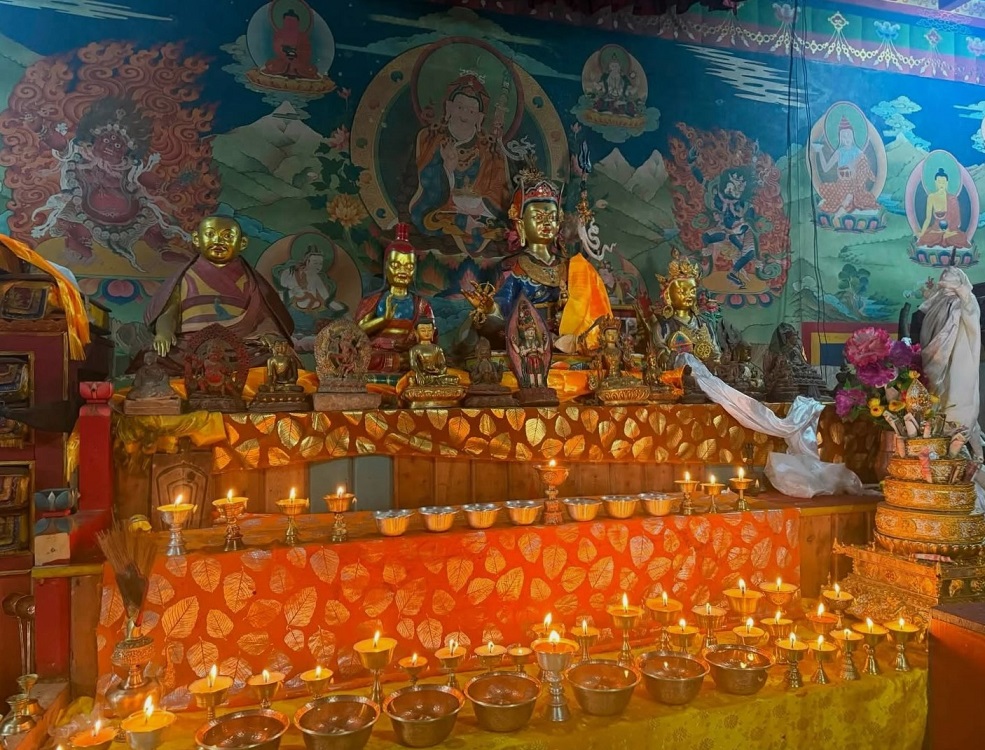 तामाङको परम्परागत पूजापाठ विधि सिकाइँदै