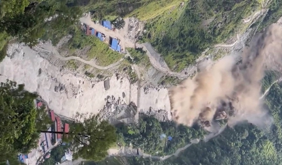 महाप्रलयकारी बाढीबाट ३३ सय ६२ सम्पर्कविहीन, १३ सय ३४ को उद्धार