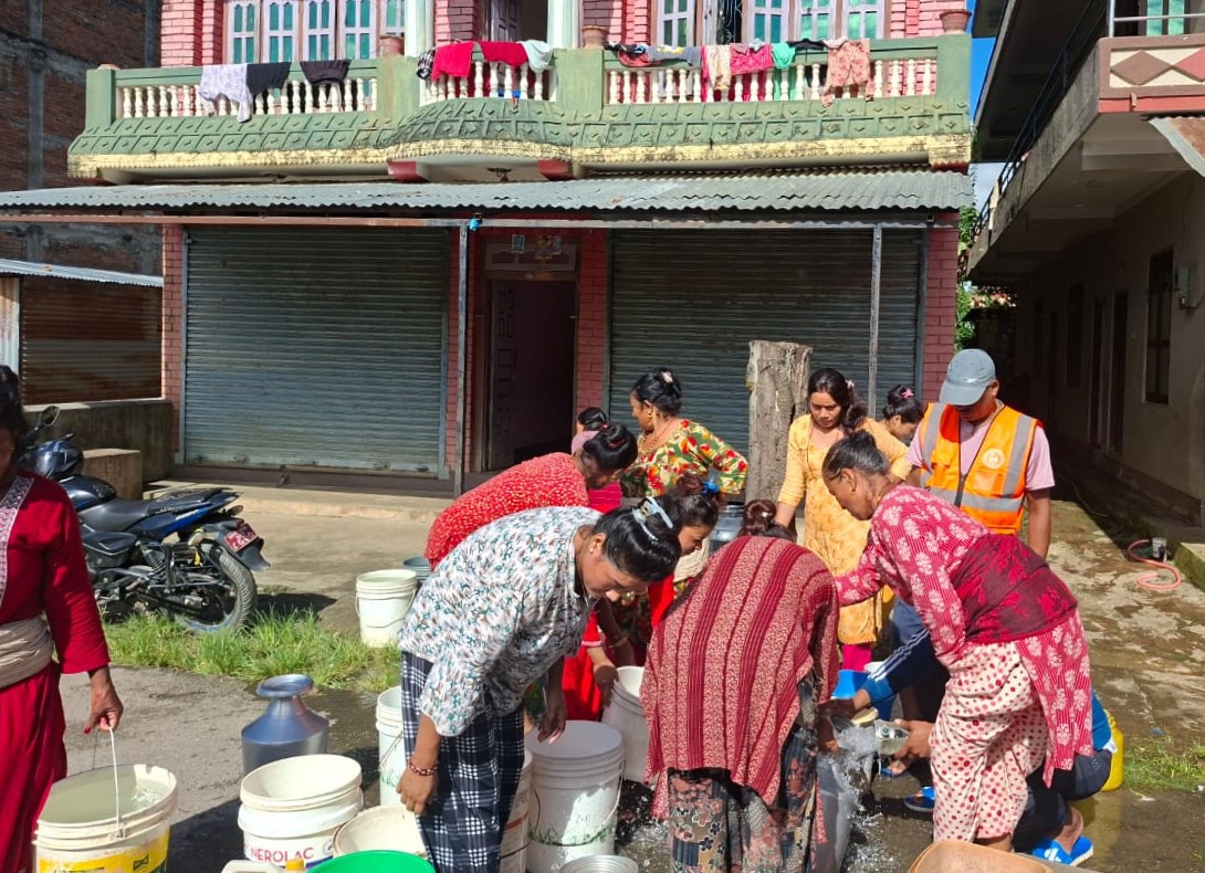 बाढीपछि खानेपानी वितरण असहज